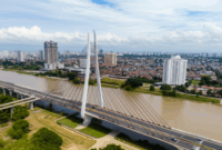 Contoh Prompt Gambar AI Kota dengan Sungai dan Jembatan